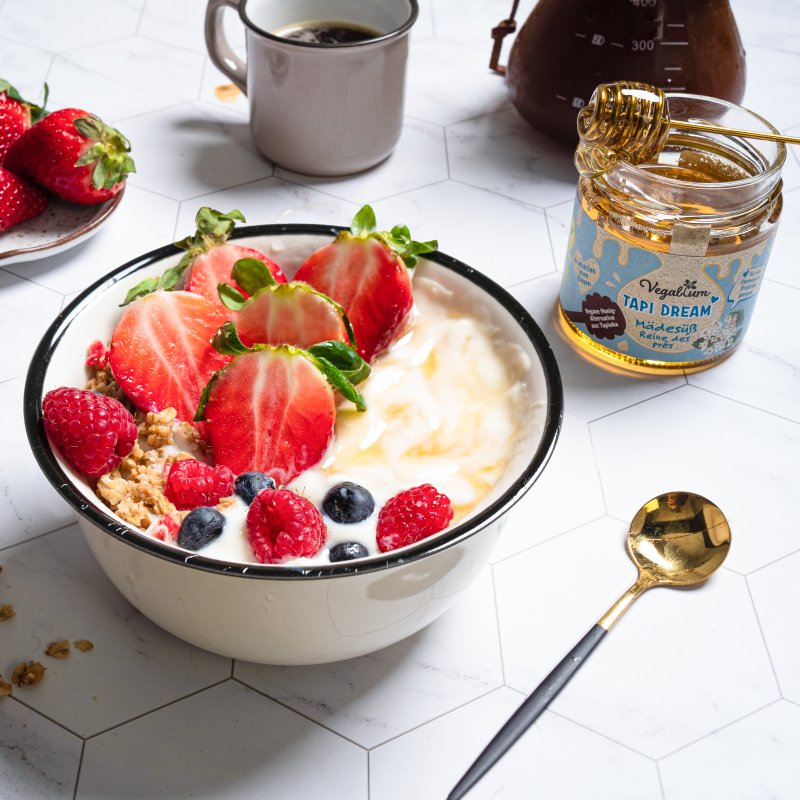 Veganes Rezept: Sojajoghurt Bowl mit Tapi Dream Mädesüß vegan