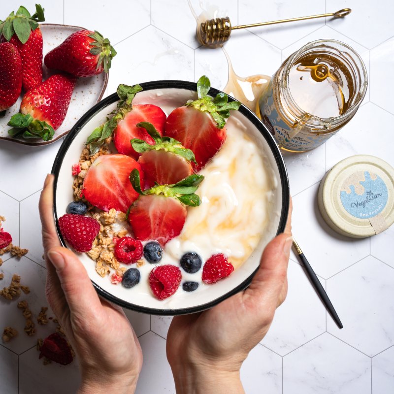 Veganes Rezept: Sojajoghurt Bowl mit Tapi Dream Mädesüß vegan