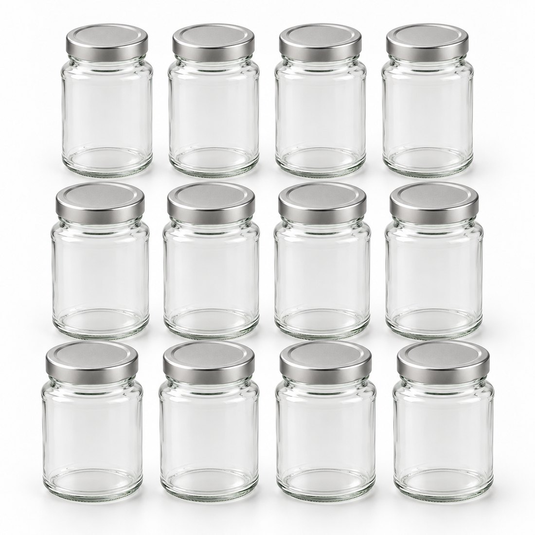 12 leere Vegablum Gläser mit je 437 ml und silbernen Schraubdeckeln auf weißem Hintergrund