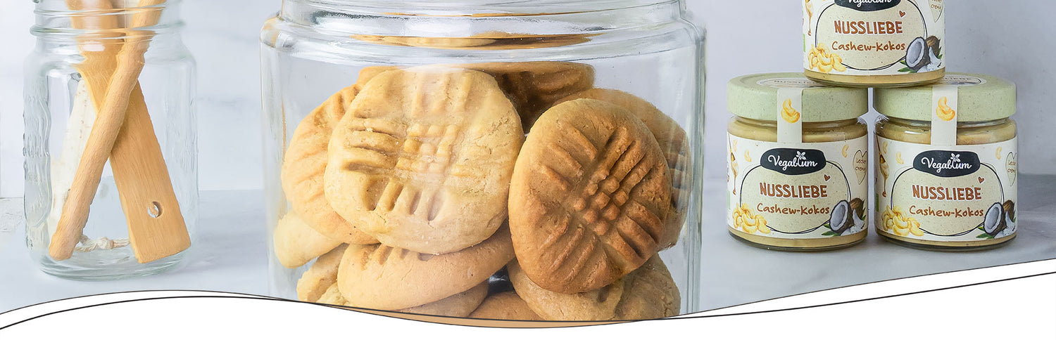 Rezept: Vegane Cashew-Kokos Cookies mit Nusscreme, Nussliebe